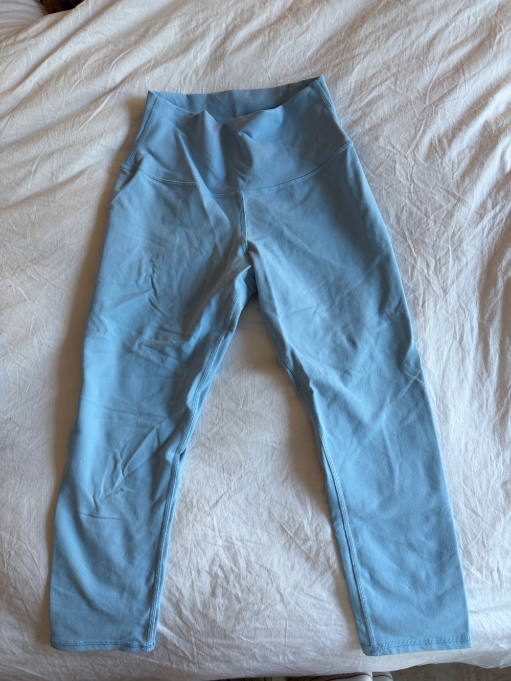 ALO Yoga Women’s Light Blue Capri Leggings